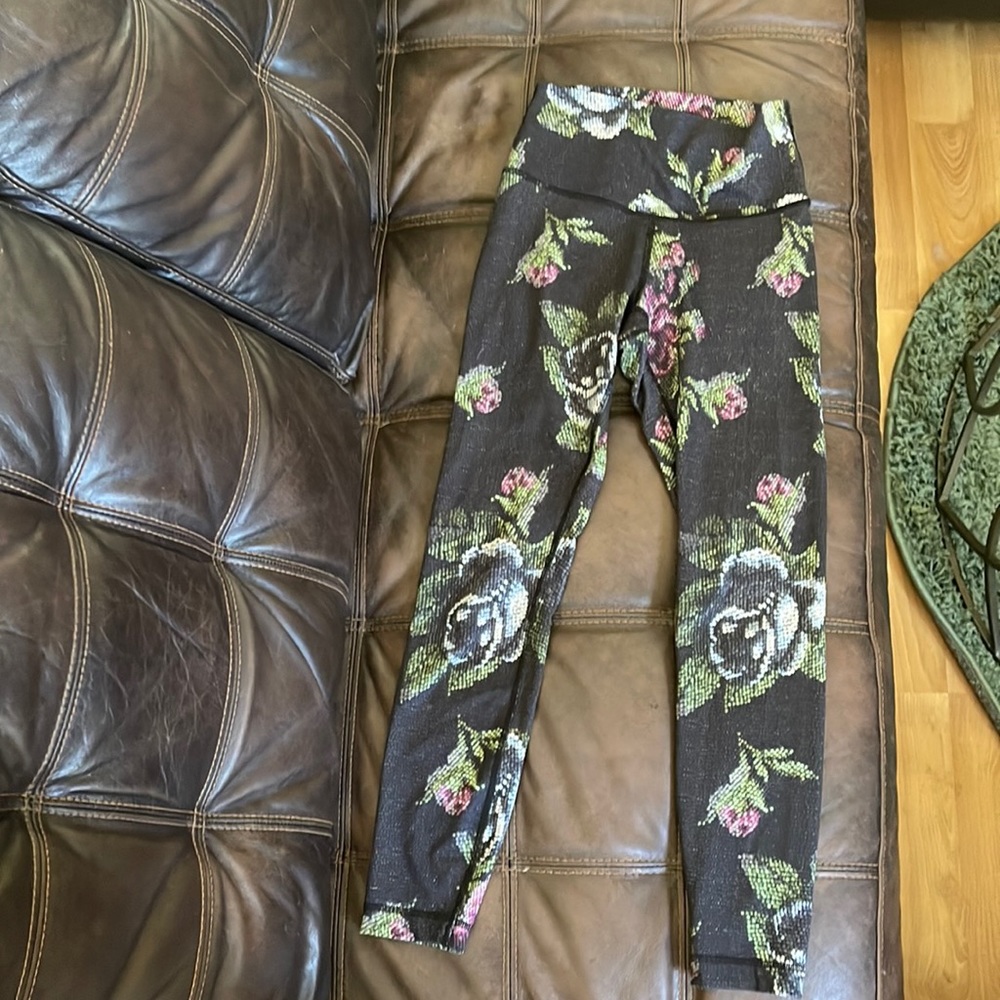 Lululemon S.  Yoga/exercise pants